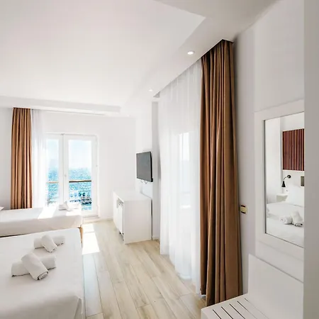 Hotel Helia & Penthouses At Santa Bay 4*