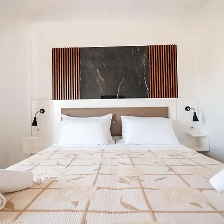 Helia & Penthouses At Santa Bay 4*