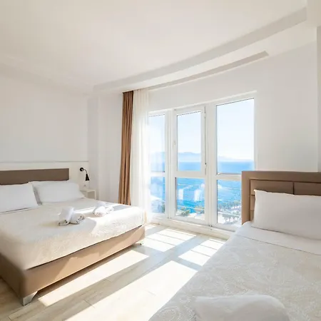 Ξενοδοχείο Helia & Penthouses At Santa Bay 4*