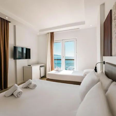 Ξενοδοχείο Helia & Penthouses At Santa Bay
