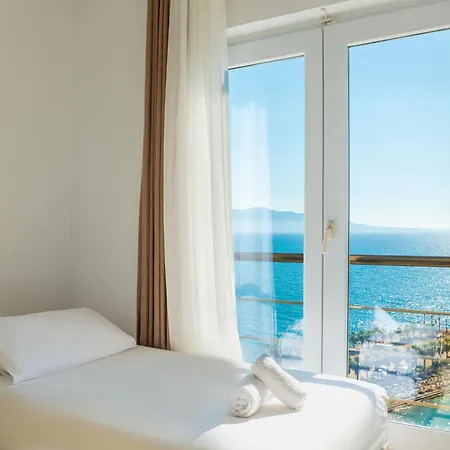 Helia & Penthouses At Santa Bay
