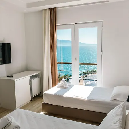 Ξενοδοχείο Helia & Penthouses At Santa Bay