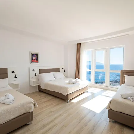 Helia & Penthouses At Santa Bay 4*